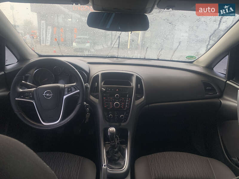 Универсал Opel Astra 2013 в Тернополе