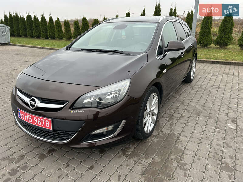 Универсал Opel Astra 2013 в Городке