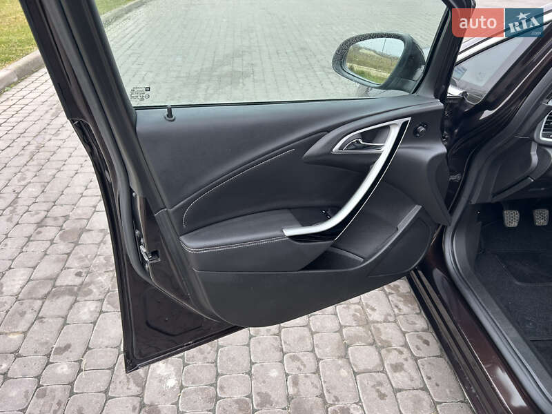 Универсал Opel Astra 2013 в Городке