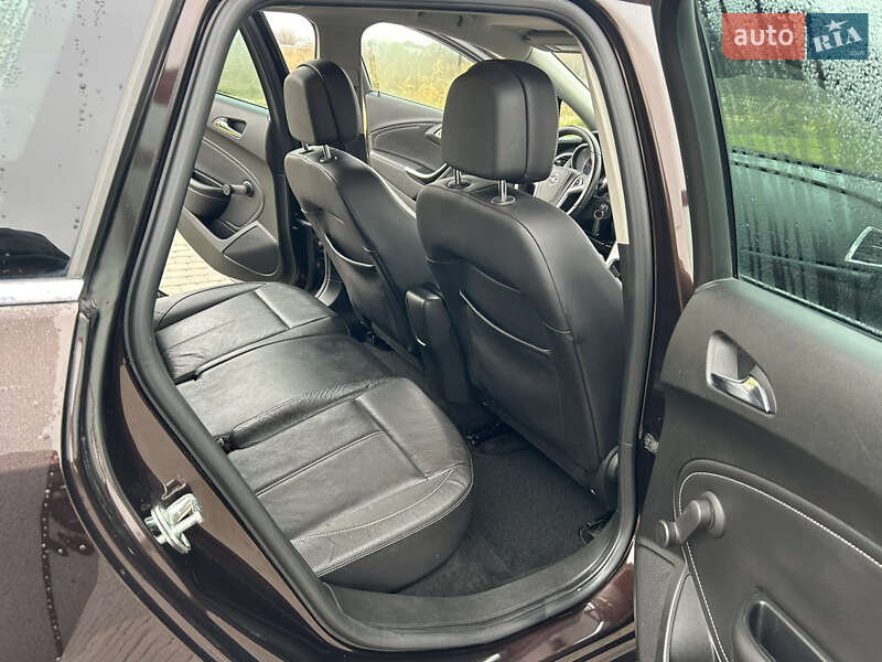 Универсал Opel Astra 2013 в Городке