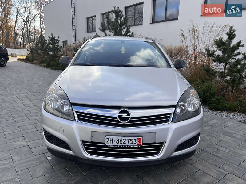 Универсал Opel Astra 2010 в Луцке фото 2 Универсал Opel Astra 2010 в Луцке