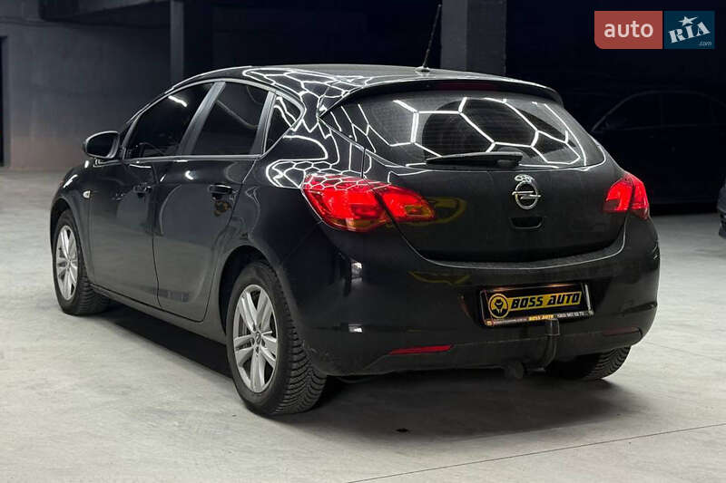 Хэтчбек Opel Astra 2010 в Черновцах