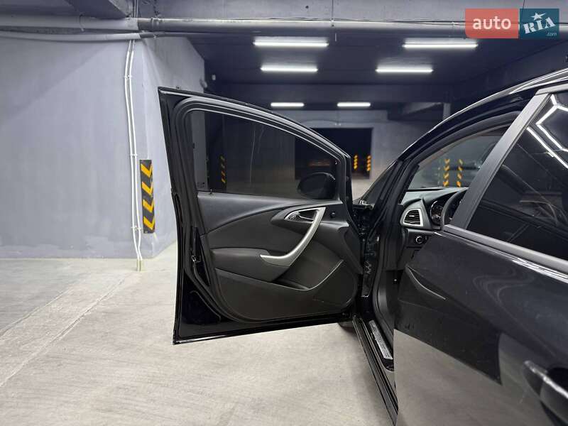 Хэтчбек Opel Astra 2010 в Черновцах