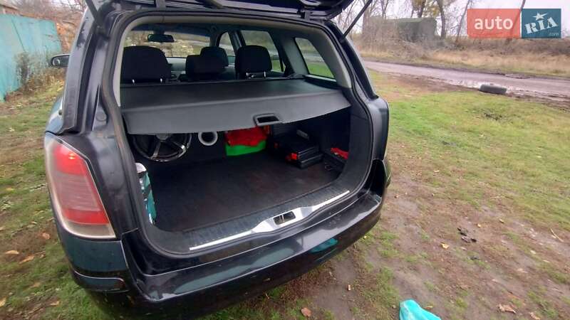 Универсал Opel Astra 2005 в Чугуеве