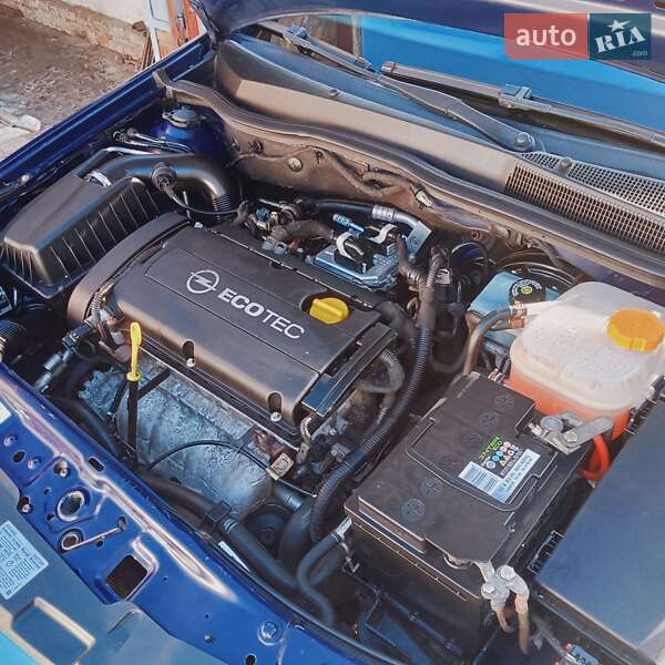 Універсал Opel Astra 2010 в Луцьку