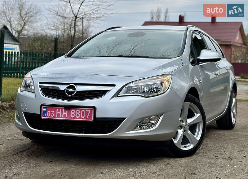 Opel Astra 2011