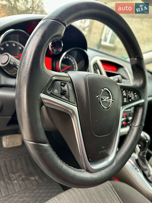 Универсал Opel Astra 2011 в Дубно