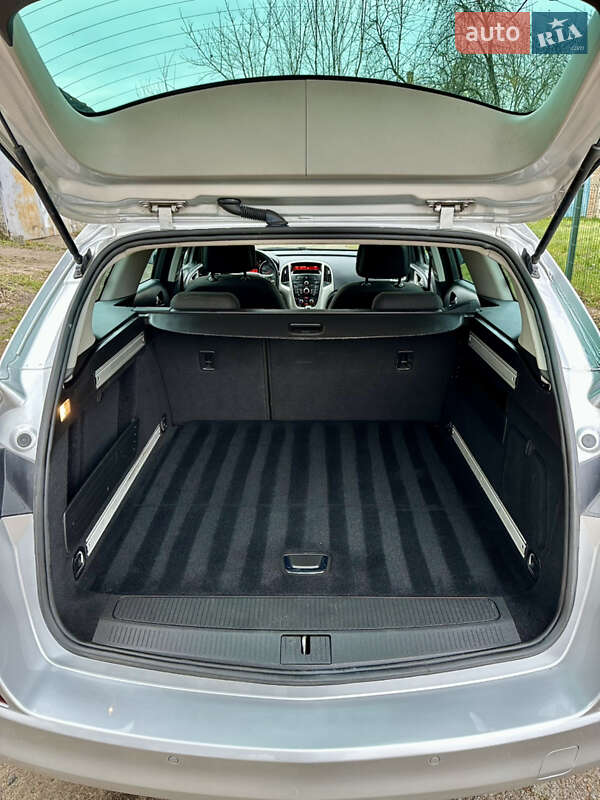 Универсал Opel Astra 2011 в Дубно