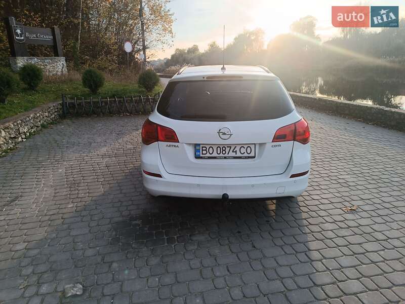 Універсал Opel Astra 2012 в Шумську