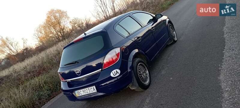 Хетчбек Opel Astra 2006 в Стрию