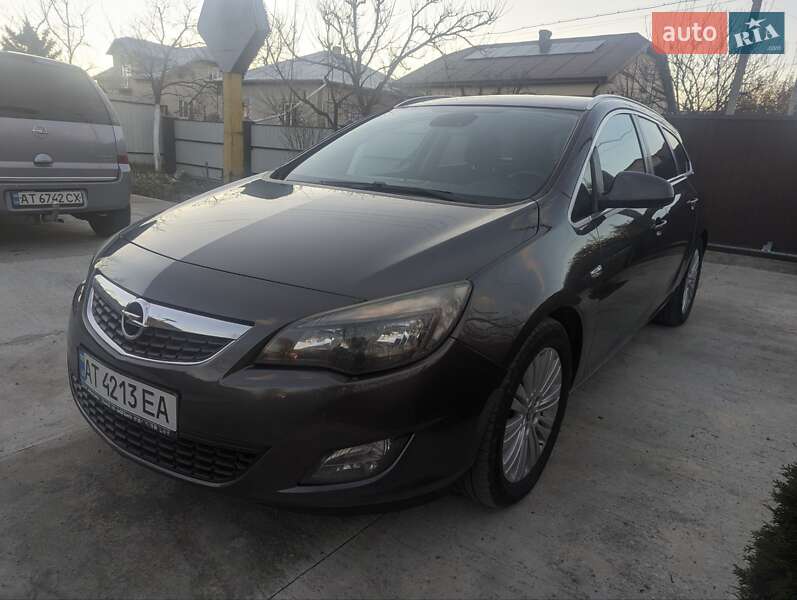 Универсал Opel Astra 2011 в Ивано-Франковске