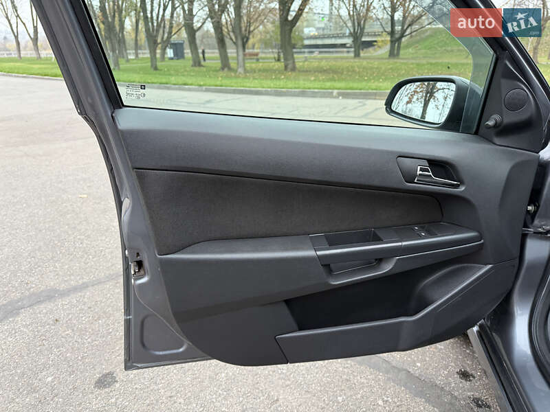 Хэтчбек Opel Astra 2005 в Краматорске