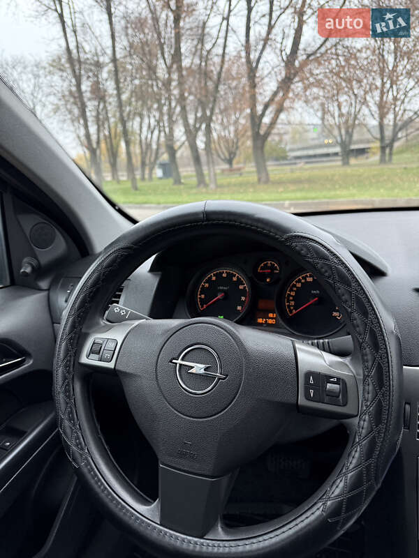 Хэтчбек Opel Astra 2005 в Краматорске