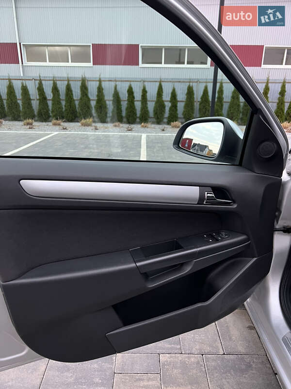 Универсал Opel Astra 2010 в Луцке фото 39 Универсал Opel Astra 2010 в Луцке