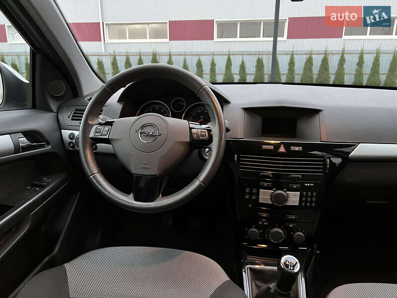 Универсал Opel Astra 2010 в Луцке фото 52 Универсал Opel Astra 2010 в Луцке