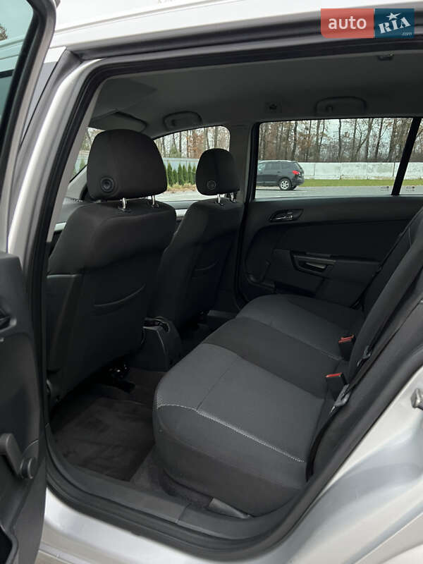 Универсал Opel Astra 2010 в Луцке фото 58 Универсал Opel Astra 2010 в Луцке