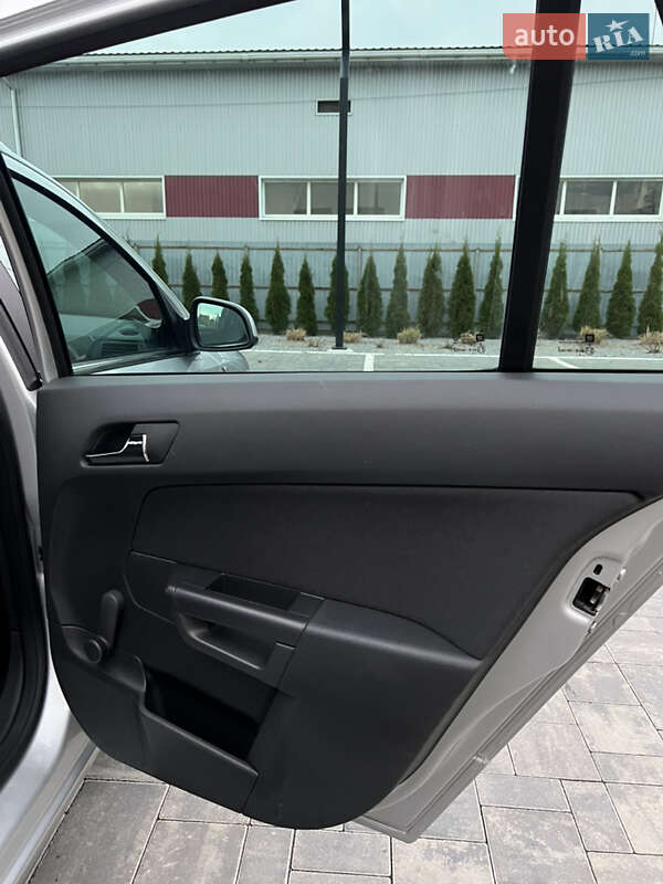 Универсал Opel Astra 2010 в Луцке фото 61 Универсал Opel Astra 2010 в Луцке