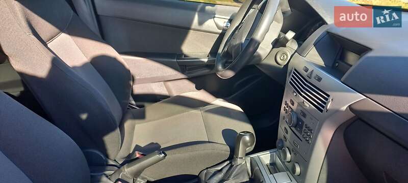 Хэтчбек Opel Astra 2011 в Трускавце