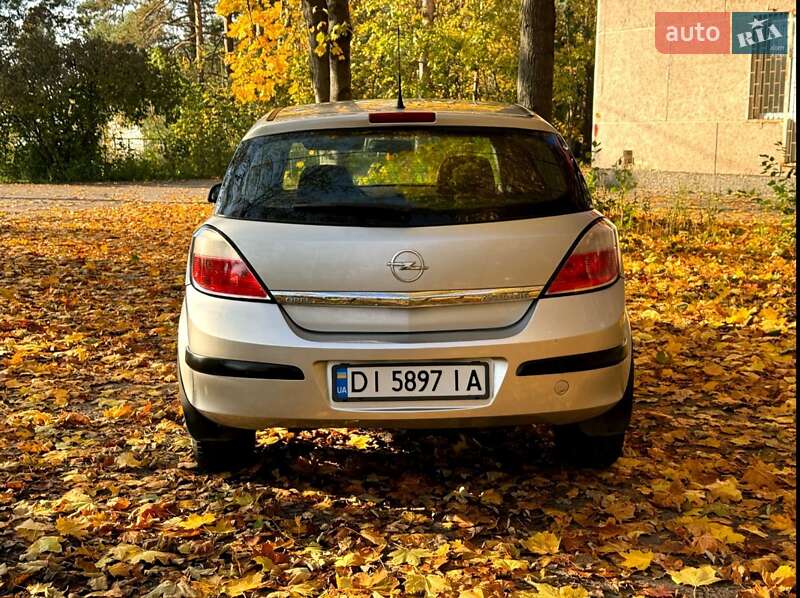 Хэтчбек Opel Astra 2006 в Нетешине