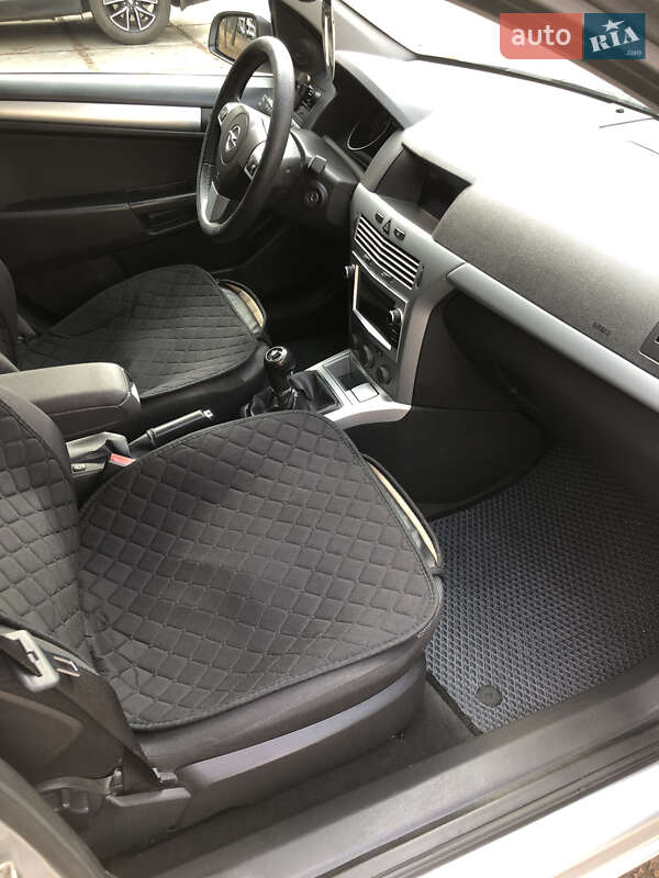 Универсал Opel Astra 2009 в Киеве