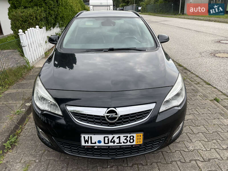 Универсал Opel Astra 2012 в Киеве