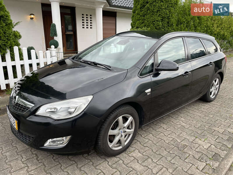 Универсал Opel Astra 2012 в Киеве