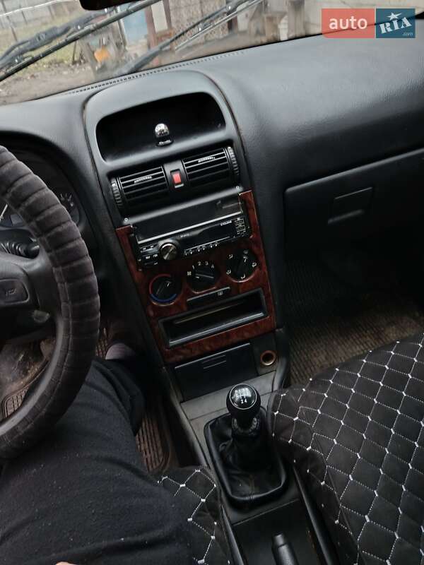 Седан Opel Astra 2006 в Первомайске