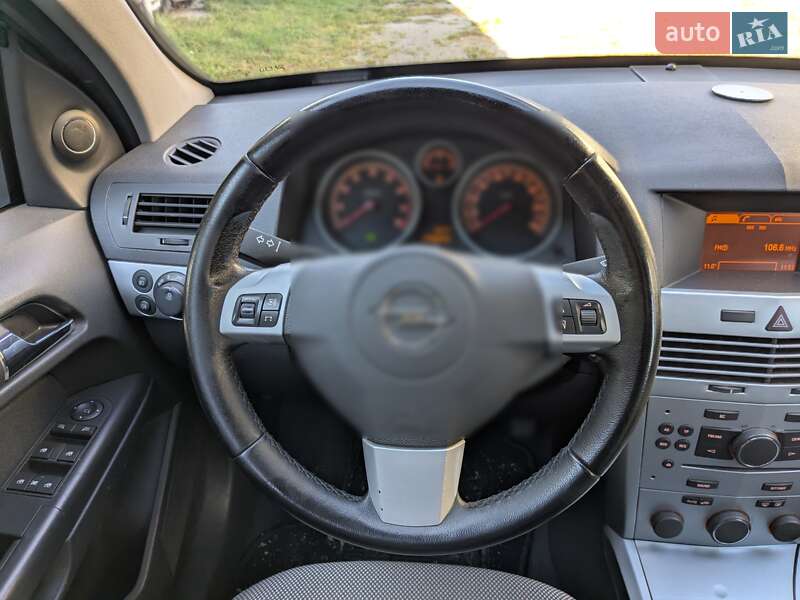 Хэтчбек Opel Astra 2009 в Звягеле