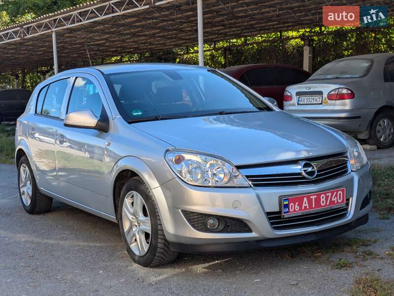 Хэтчбек Opel Astra 2009 в Звягеле