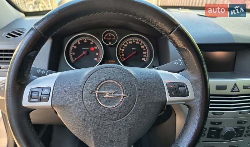 Хэтчбек Opel Astra 2009 в Звягеле