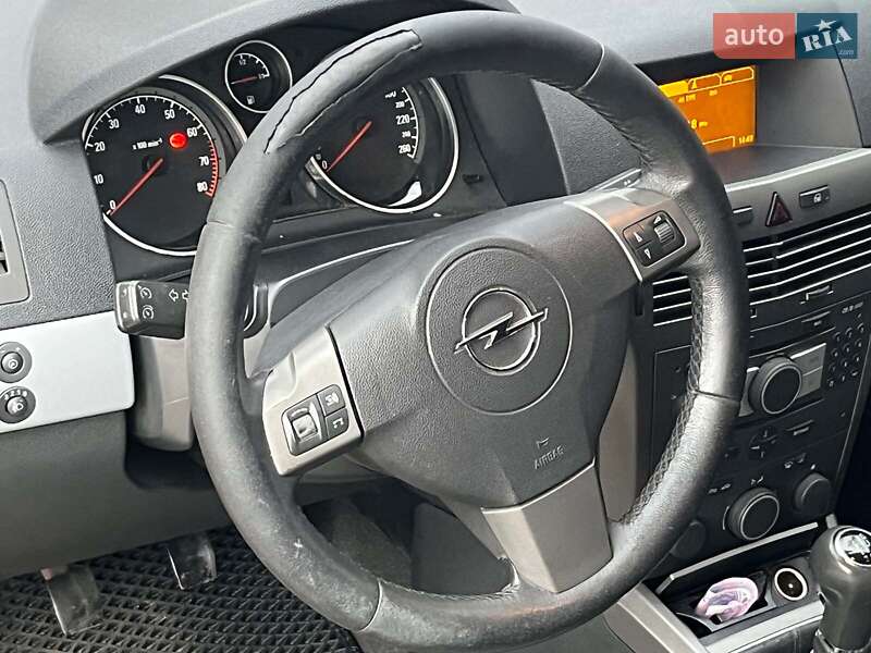 Универсал Opel Astra 2006 в Киеве