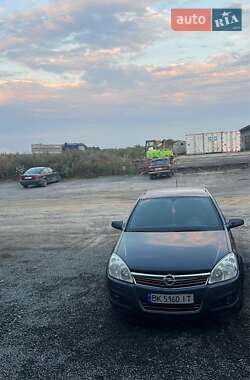 Седан Opel Astra 2008 в Рівному