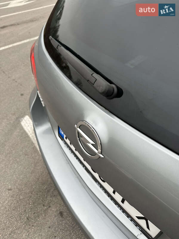 Універсал Opel Astra 2012 в Бучі