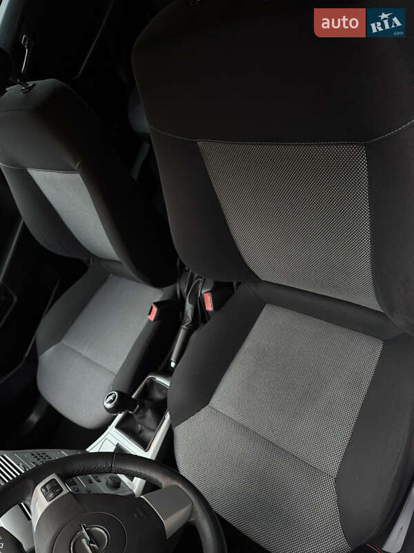 Универсал Opel Astra 2010 в Умани фото 17 Универсал Opel Astra 2010 в Умани