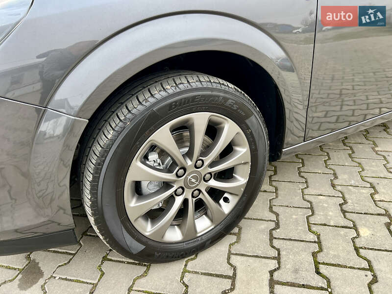 Універсал Opel Astra 2010 в Івано-Франківську