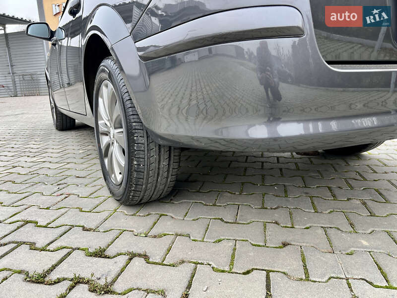 Універсал Opel Astra 2010 в Івано-Франківську