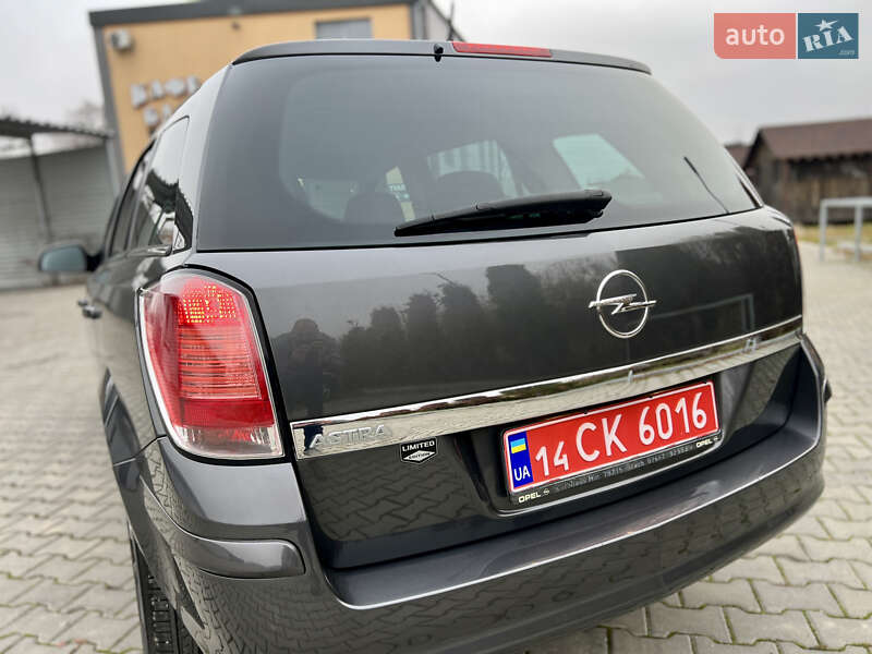 Універсал Opel Astra 2010 в Івано-Франківську