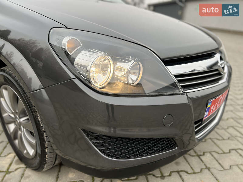 Універсал Opel Astra 2010 в Івано-Франківську