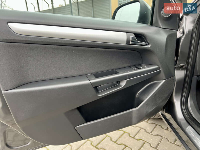 Універсал Opel Astra 2010 в Івано-Франківську