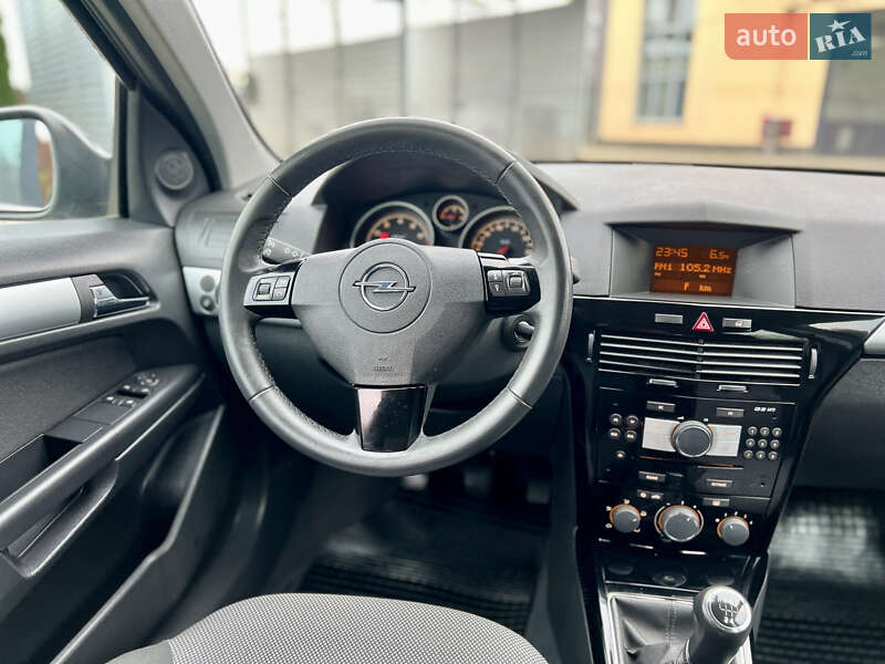 Універсал Opel Astra 2010 в Івано-Франківську