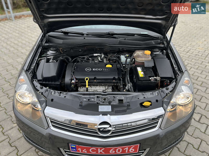 Універсал Opel Astra 2010 в Івано-Франківську