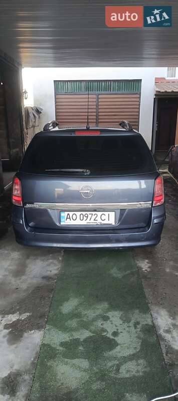 Универсал Opel Astra 2009 в Хусте