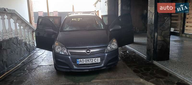 Универсал Opel Astra 2009 в Хусте