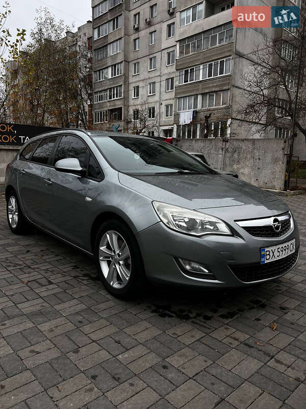 Opel Astra 2011