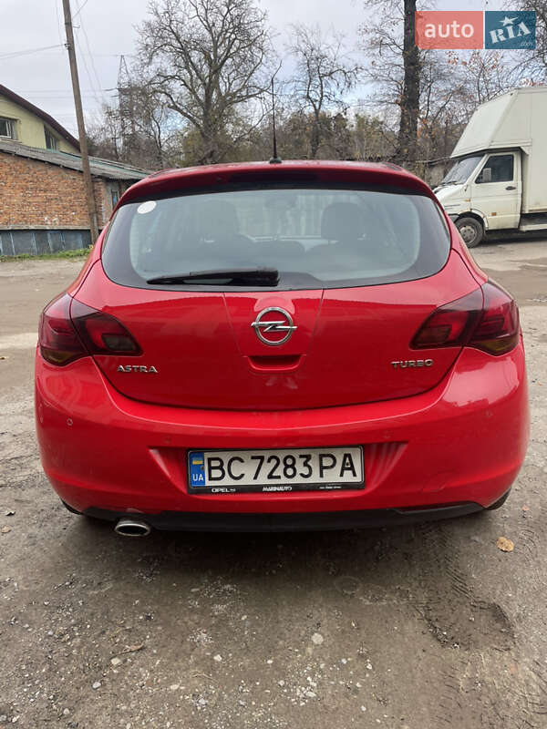 Хэтчбек Opel Astra 2011 в Львове