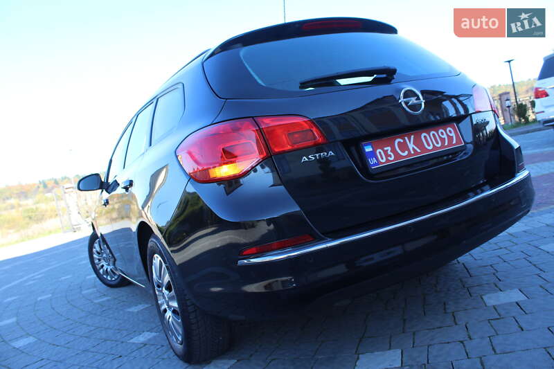 Універсал Opel Astra 2015 в Трускавці