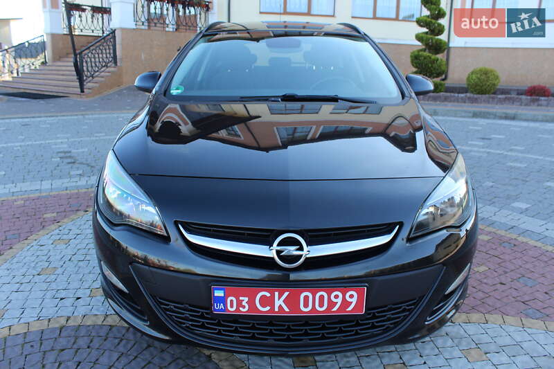 Універсал Opel Astra 2015 в Трускавці