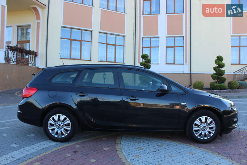 Універсал Opel Astra 2015 в Трускавці