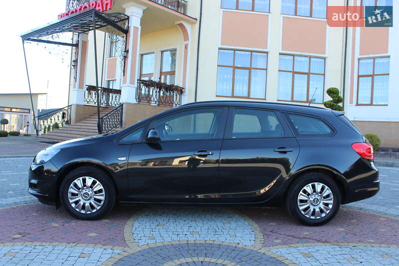 Універсал Opel Astra 2015 в Трускавці