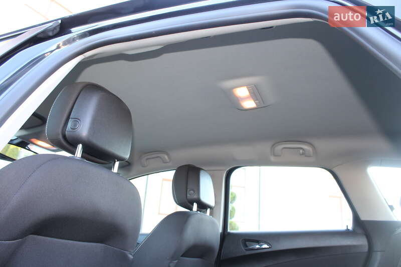 Універсал Opel Astra 2015 в Трускавці